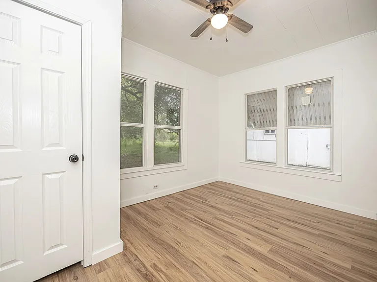 4406 Richard St — Photo 30