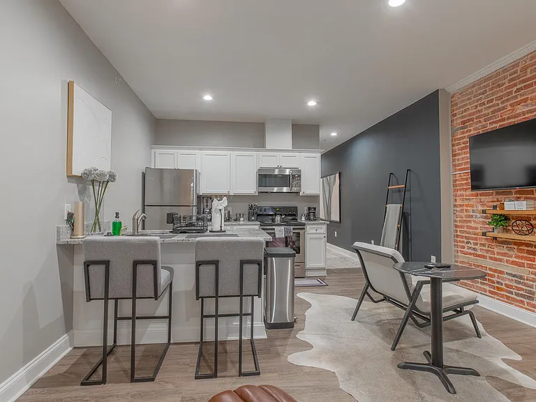 3221 Noble St #3 — Photo 34