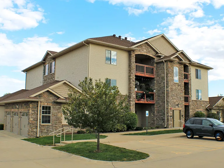 510 Pond View Drive — Photo 2