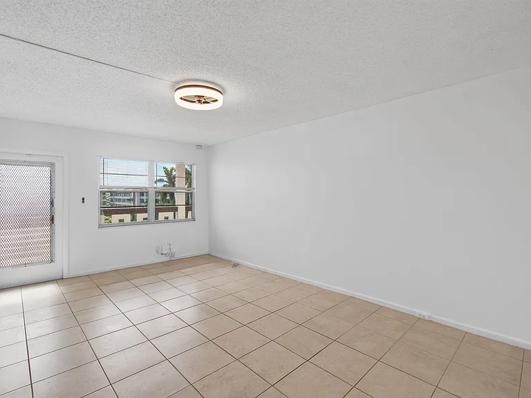 4028 Hythe Pl #B — Photo 17