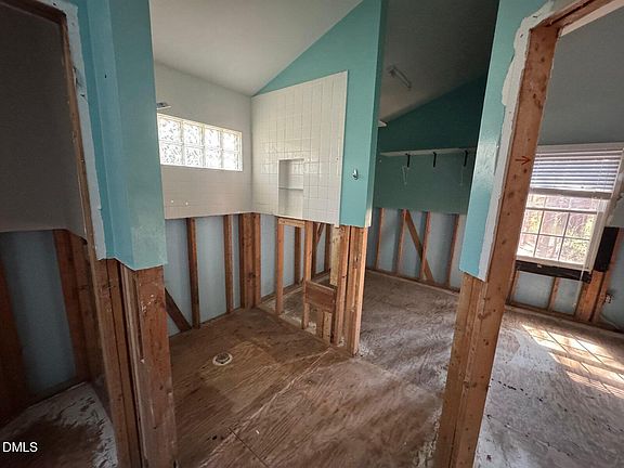 3rd image of 301 Berryhill Dr