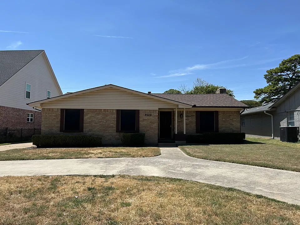2609 Douglas Ave