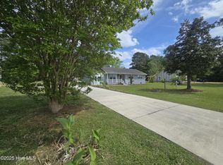302 Giles Marshburn Rd, Burgaw, NC 28425