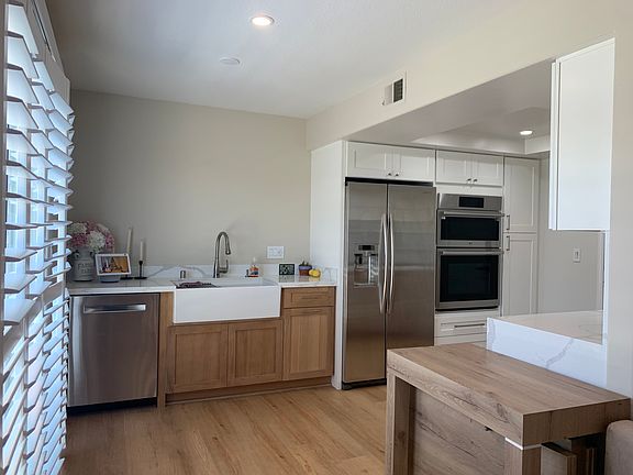 2nd image of 2321 Villa Pl