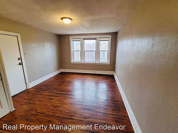 3rd image of 5454 N Kingshighway Blvd #2E