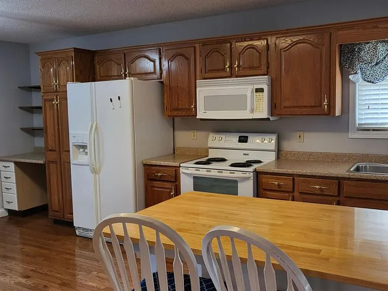 135 Kirkwood Dr — Photo 9