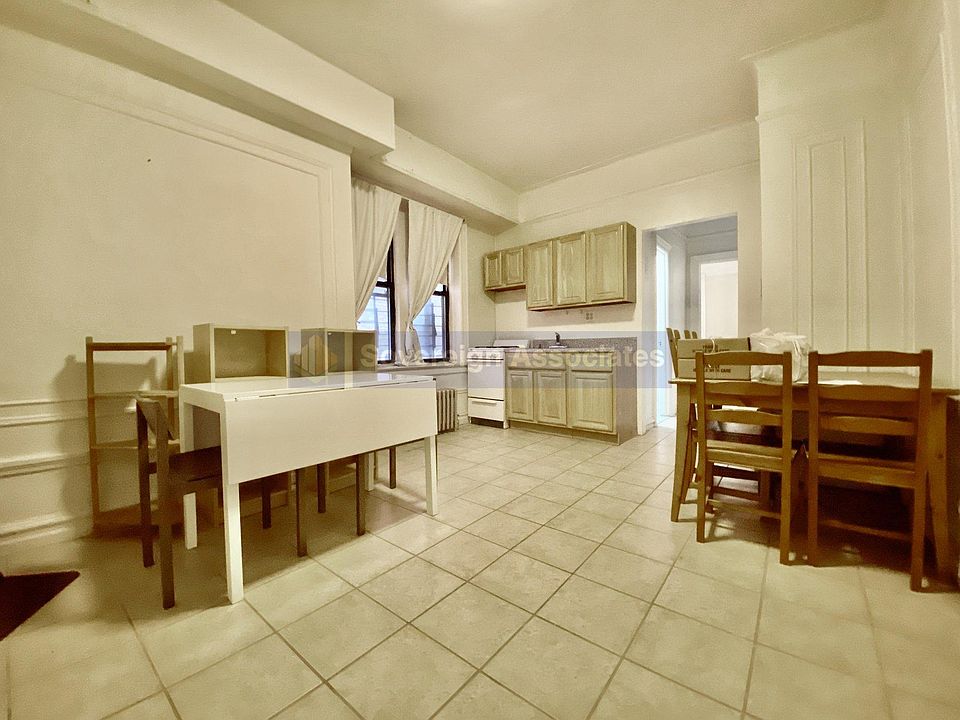 1st image of 10 Bennett Ave #A