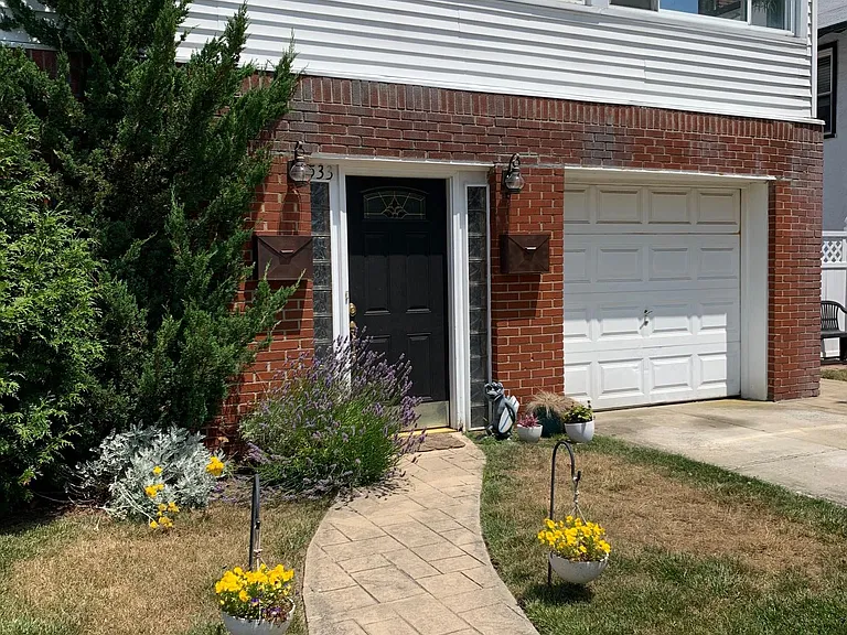 533 E Chester St #UPPER — Photo 10