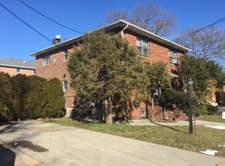 2440 150th St, Whitestone, NY 11357