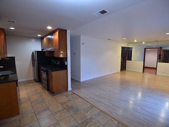 5th image of 2142 Bowers Ave