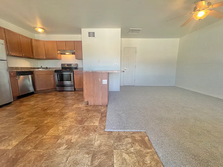 2821 N Columbus Blvd #19 — Photo 6