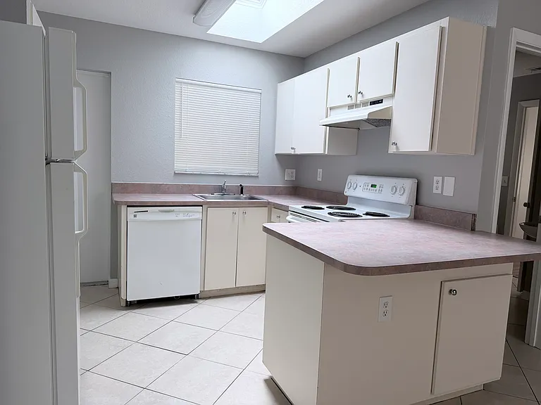 428 S Myrtle Ave #428 — Photo 3