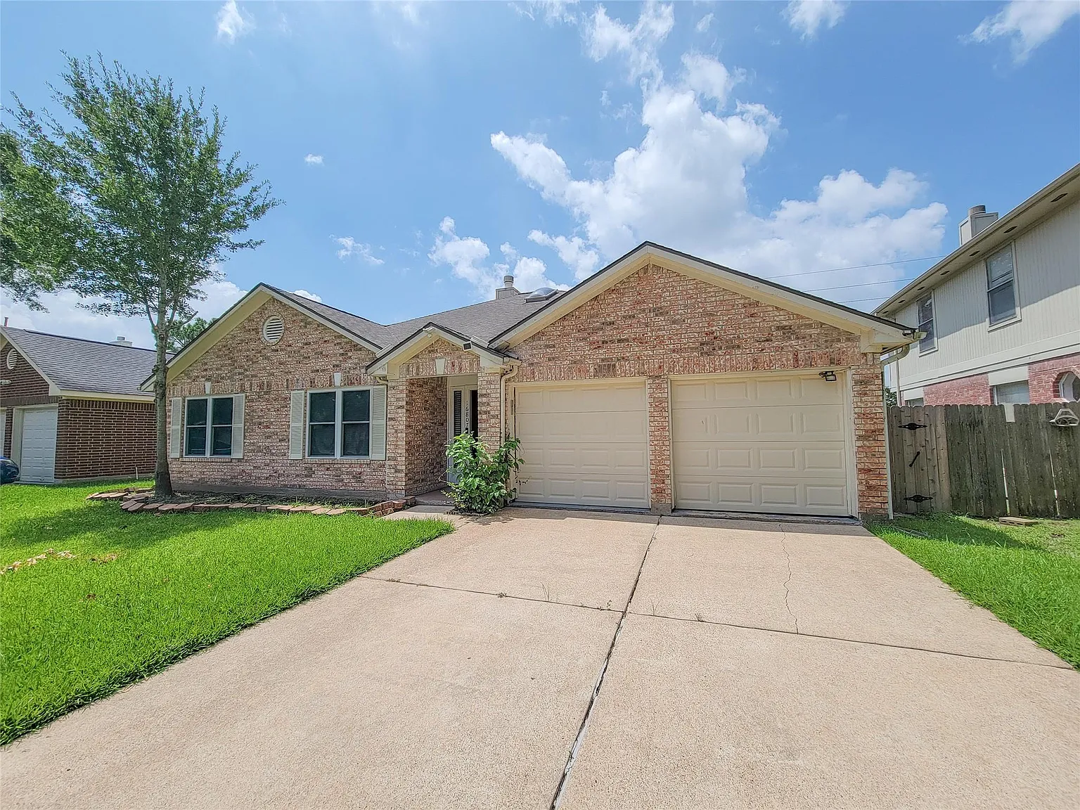 4 bed, 2.0 bath, 1915 sqft, $2,200 — Photo 2