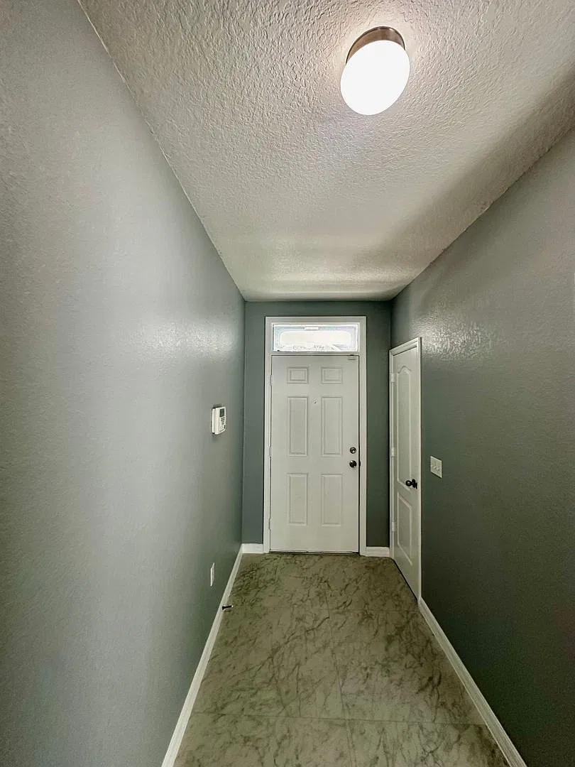 Modern 3-Bedroom, 2-Bathroom Home with Spacious Backyard in Winter Haven! — Photo 2