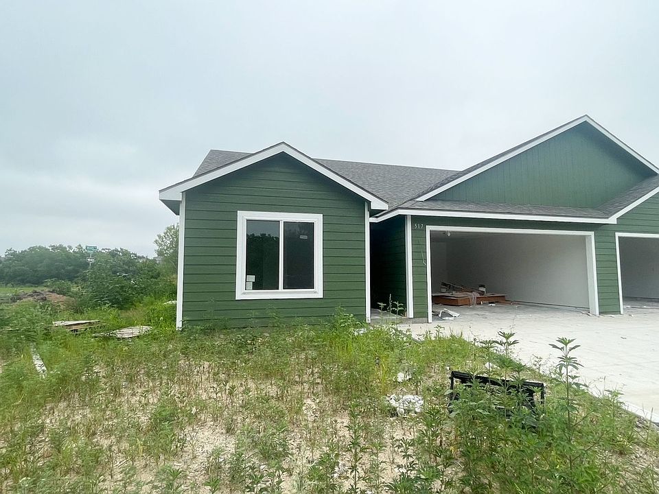 1st image of 517 Oakbrook Pl