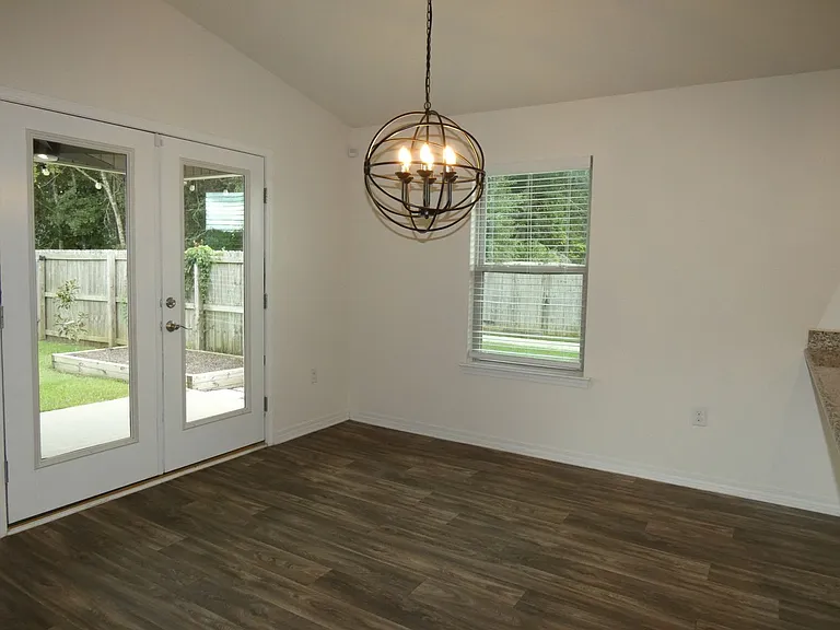 5637 Peach Dr — Photo 8