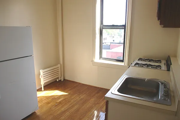 Rented by City Connections Realty | media 36