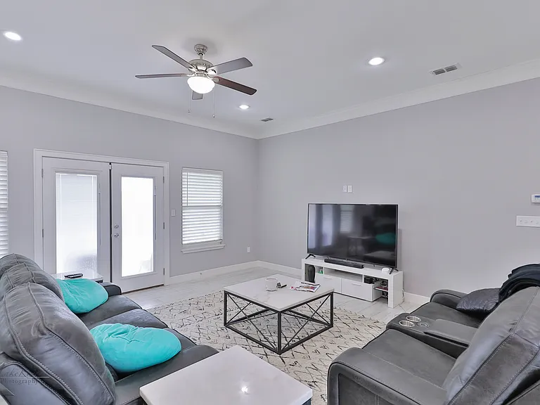 3126 Oakley St — Photo 5