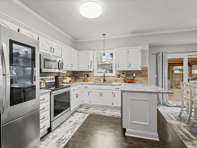 1002 N Clinton St — Photo 19