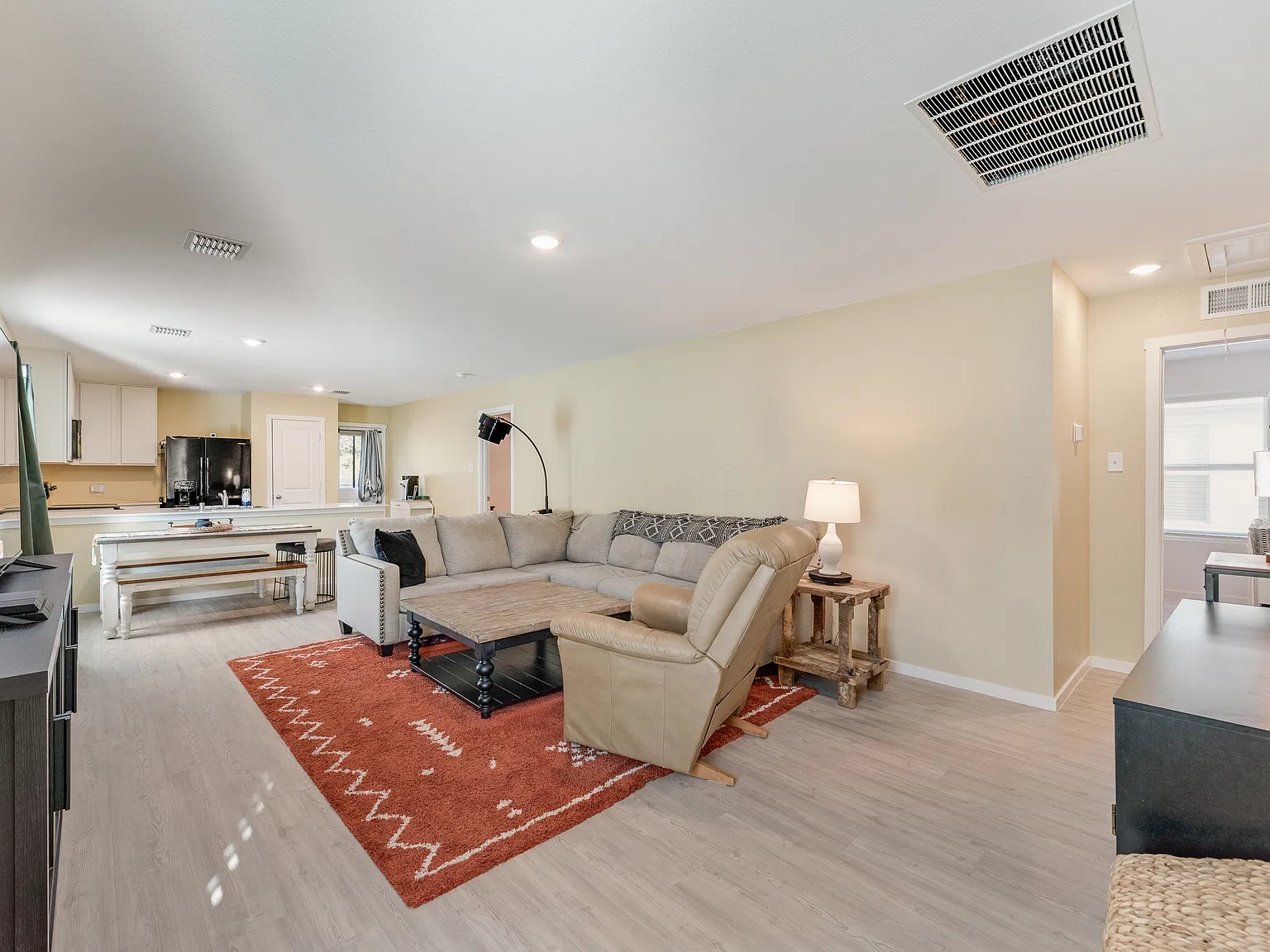 3 bed, 1411 sqft, $1,675 — Photo 3