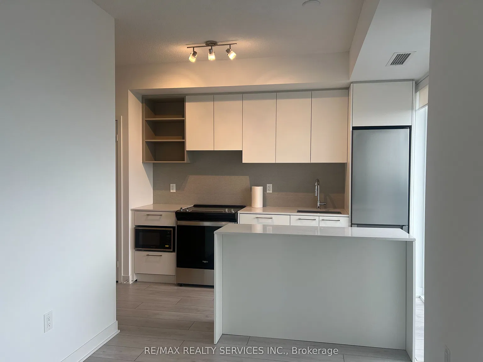 2 bed, $2,500 — Photo 2