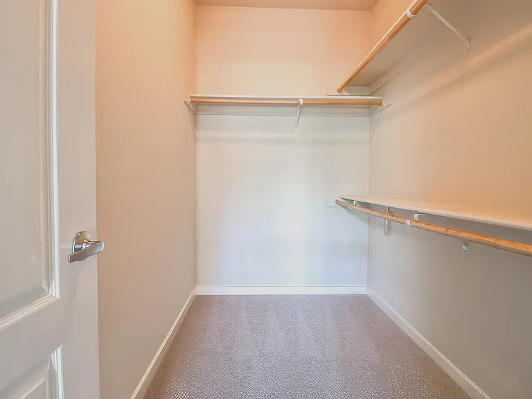 Buckingham Place Apartments — Photo 5