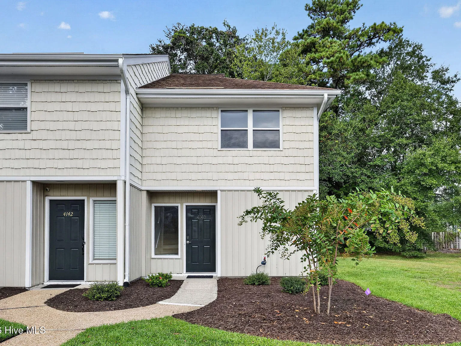 2 bed, 1.5 bath, 1026 sqft, $1,950 — Photo 1