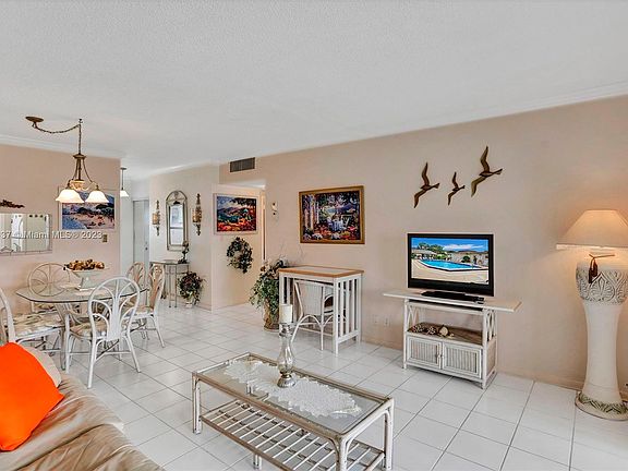5th image of 4800 NW 35th St APT 613