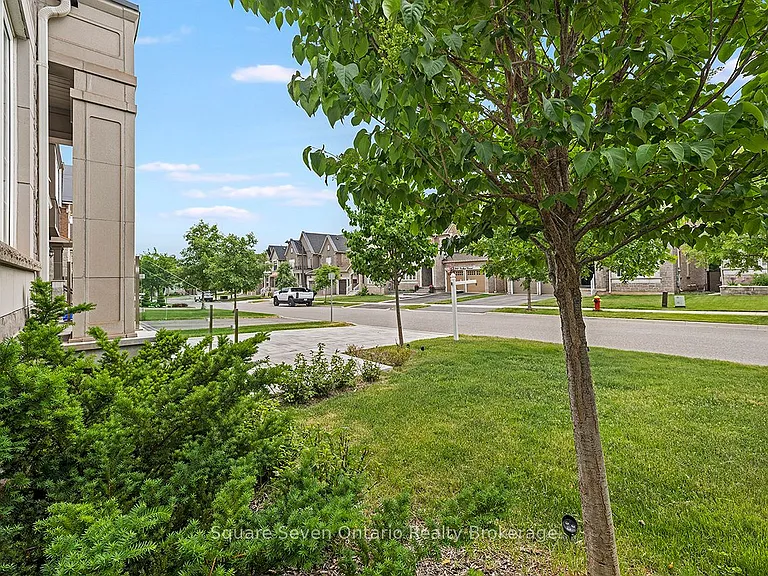 2147 Vineland Cres — Photo 4