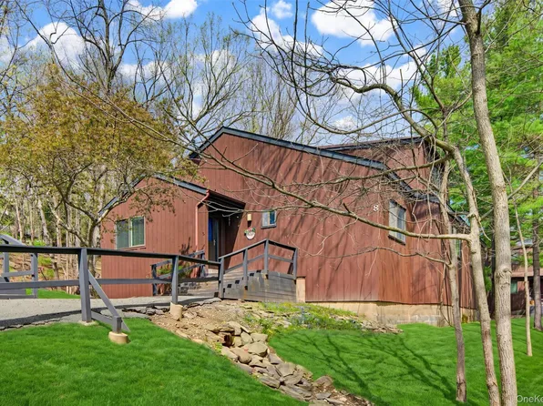 8 Laurel Court, Highland Mills, NY 10930