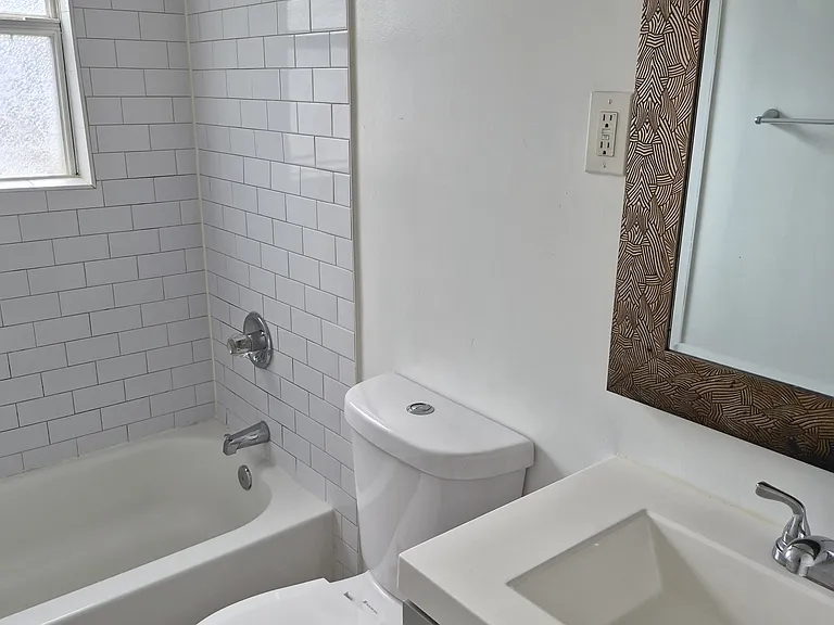 1277 Greenwich St SW #3 — Photo 6
