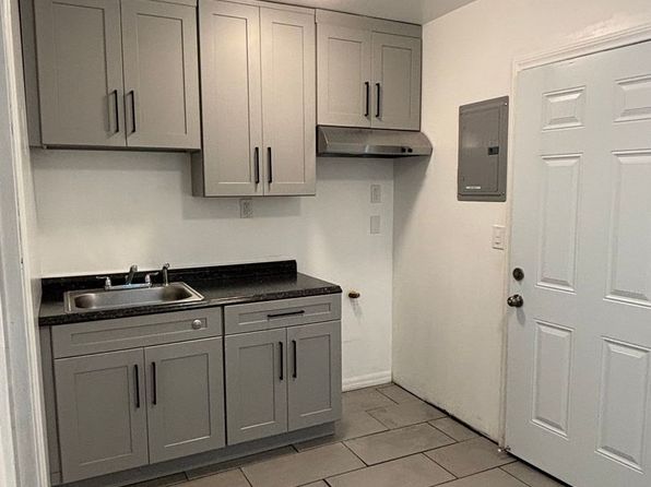 4933 1/2 E San Juan St