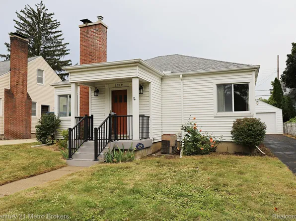 2219 Pierce St, Flint, MI 48503
