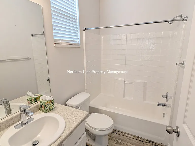 942 Chelsea Ln — Photo 12