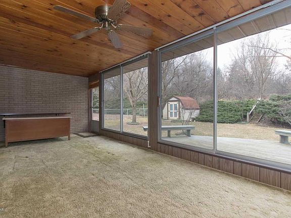 5th image of 1902 Orchard Ln NE