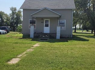 305 W 1st St, Tescott, KS 67484