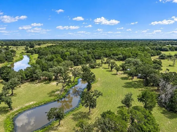 1125 County Road 136, Hallettsville, TX 77964