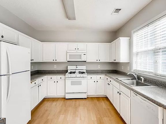 5th image of 2005 Maple Ridge Ct NW