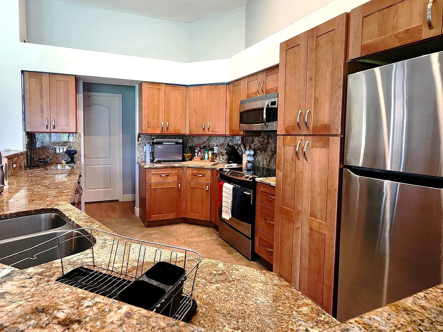 4 bed, 2340 sqft, $3,400 — Photo 3