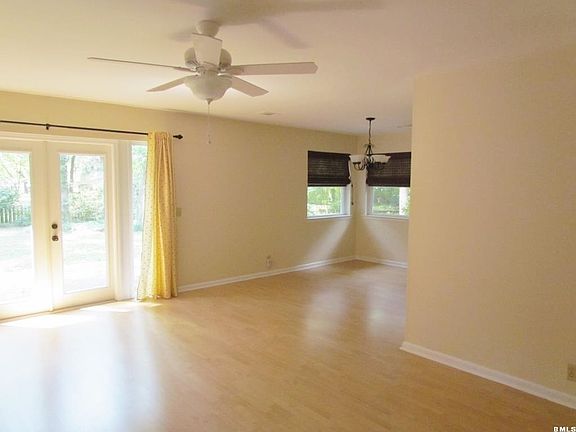 3rd image of 28 Stuart Town Court
