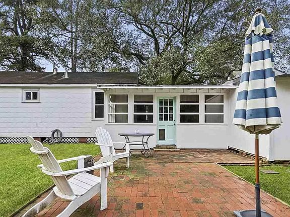 Furnished with a table