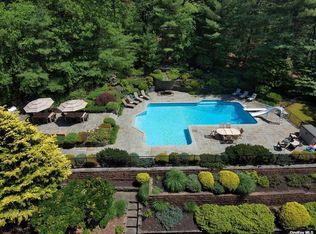 29 New Mill Rd, Smithtown, NY 11787