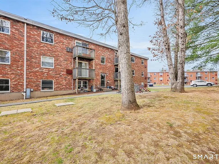 513 Emmett St #B11 — Photo 4