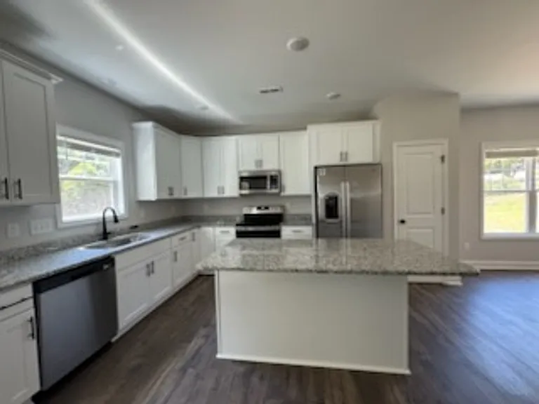 390 Summer Hill Rd — Photo 6