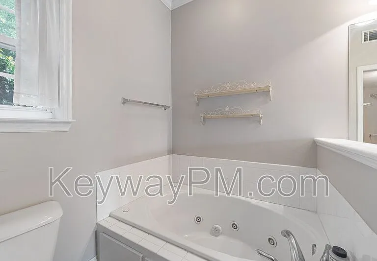 4890 Somerset Dr — Photo 16