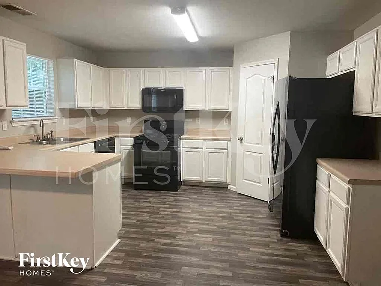 1119 Oak Hollow Ct — Photo 4