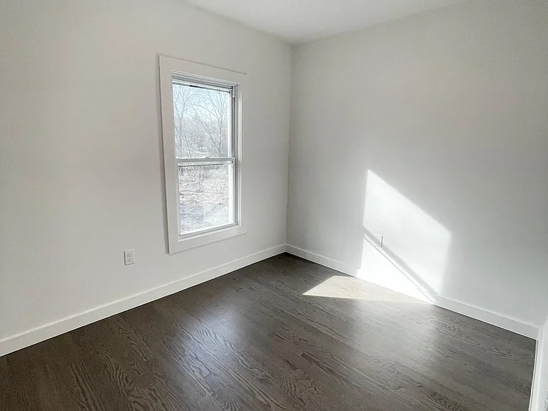 40 Grant Ave — Photo 19
