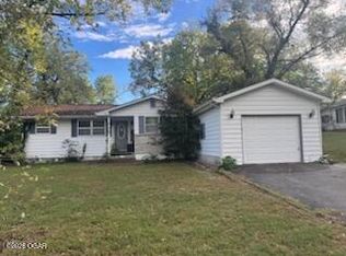 725 E 22nd St, Baxter Springs, KS 66713