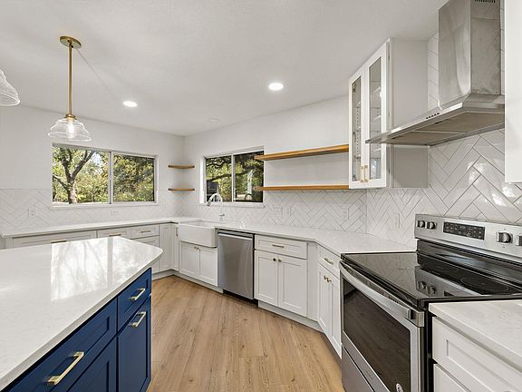 5th image of 1609 Balsam Way