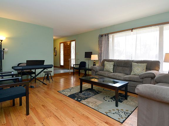 4th image of 1105 Francis Dr